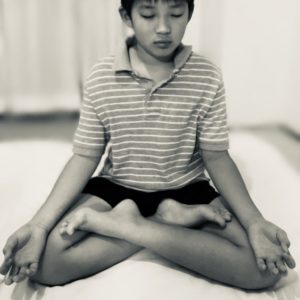 【子どもの瞑想】ストレス軽減・集中力UP!子どもと一緒に瞑想しよう